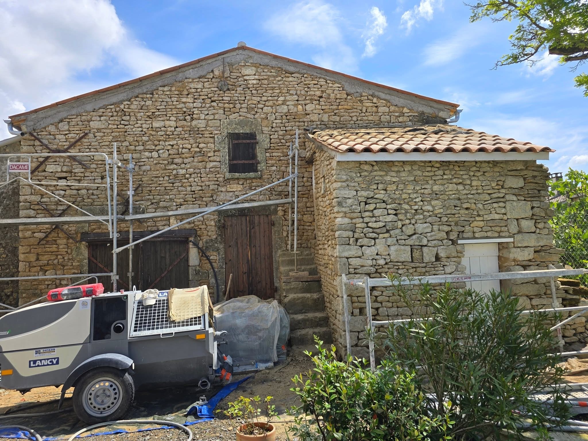 Façade en pierre avant rénovation