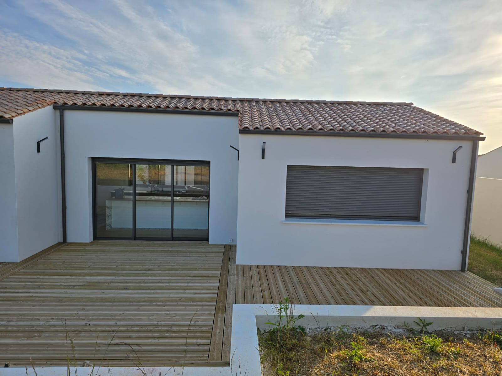 Maison moderne avec façade claire